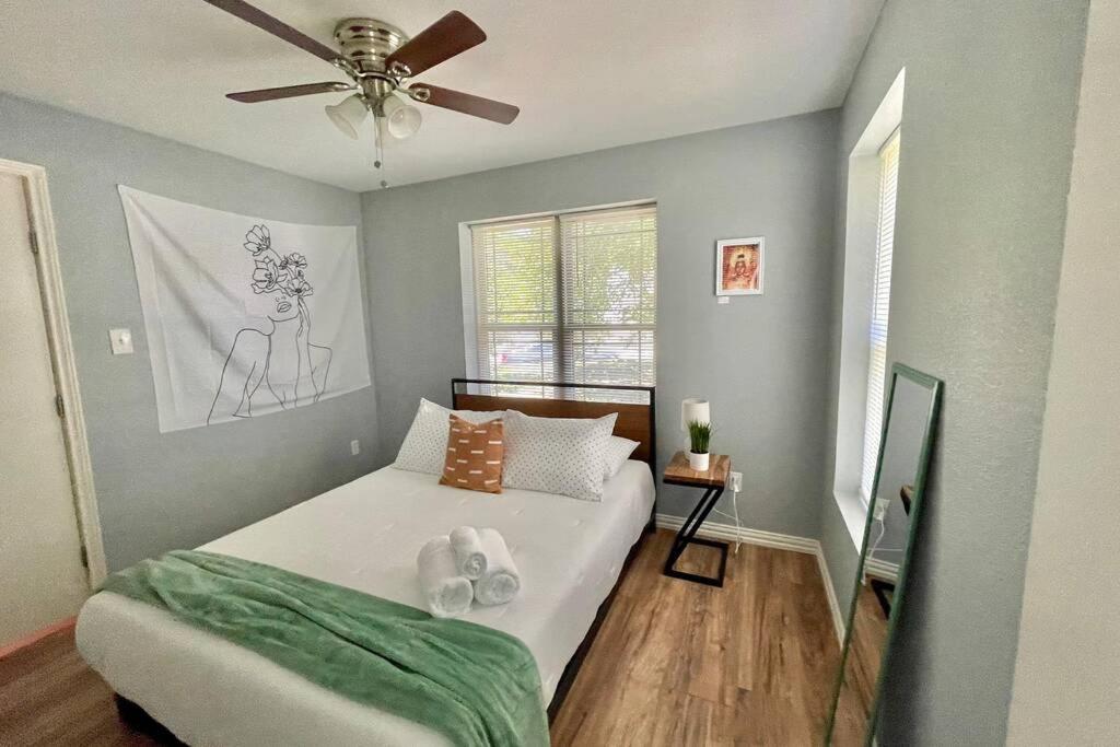 **Min Frm Dwntwn Fort Worth*Modern*Cozy*Townhome** Zewnętrze zdjęcie