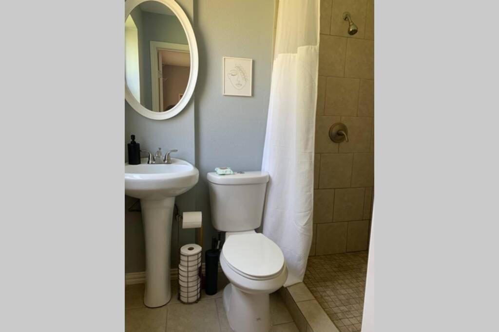 **Min Frm Dwntwn Fort Worth*Modern*Cozy*Townhome** Zewnętrze zdjęcie